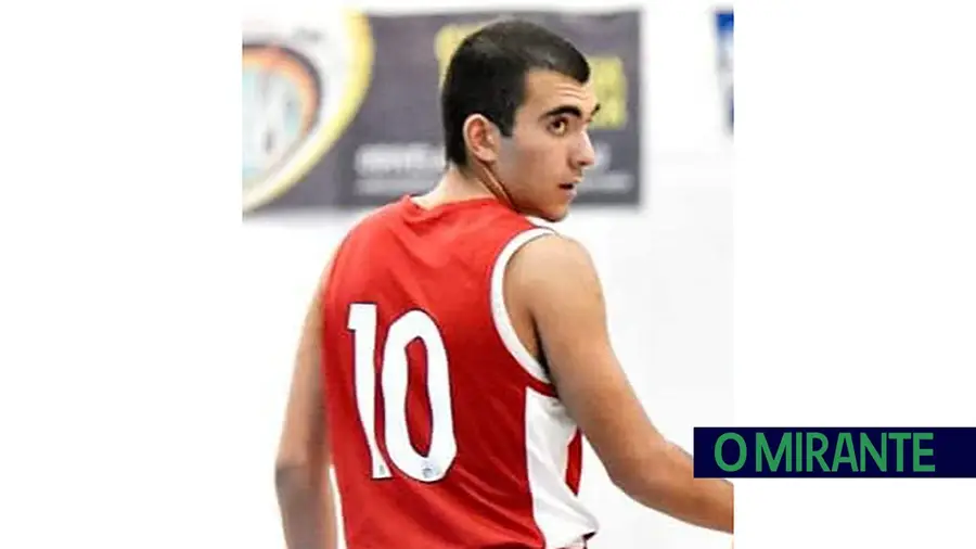 Dinis Caroço: uma promessa do basquetebol que partiu aos 18 anos Dinis Caroço: uma promessa do basquetebol que partiu aos 18 anos