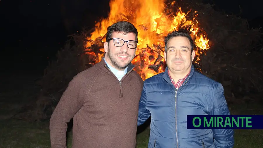 Fogueira de Natal em Fazendas de Almeirim para promover o convívio Fogueira de Natal em Fazendas de Almeirim para promover o convívio