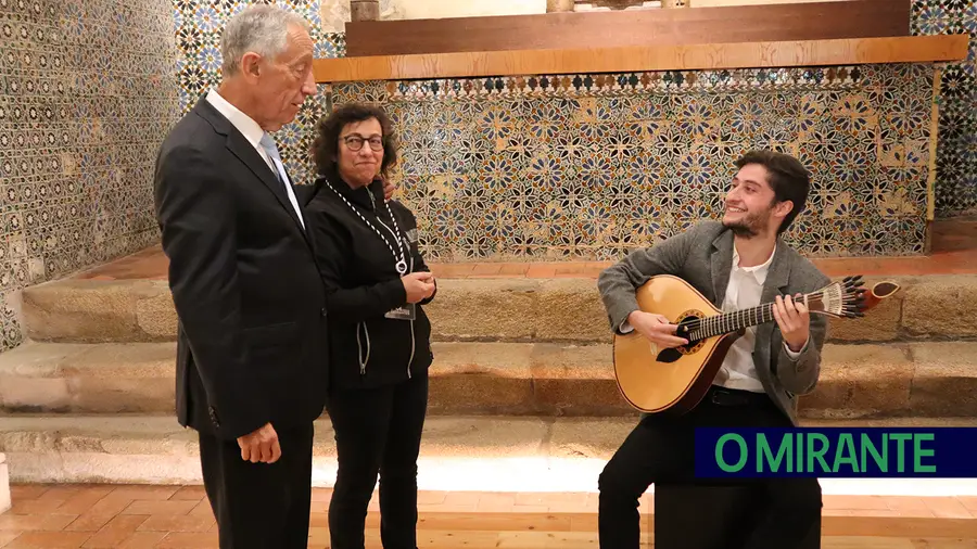 Professor e estudante de Direito encanta Presidente da República a tocar guitarra portuguesa
