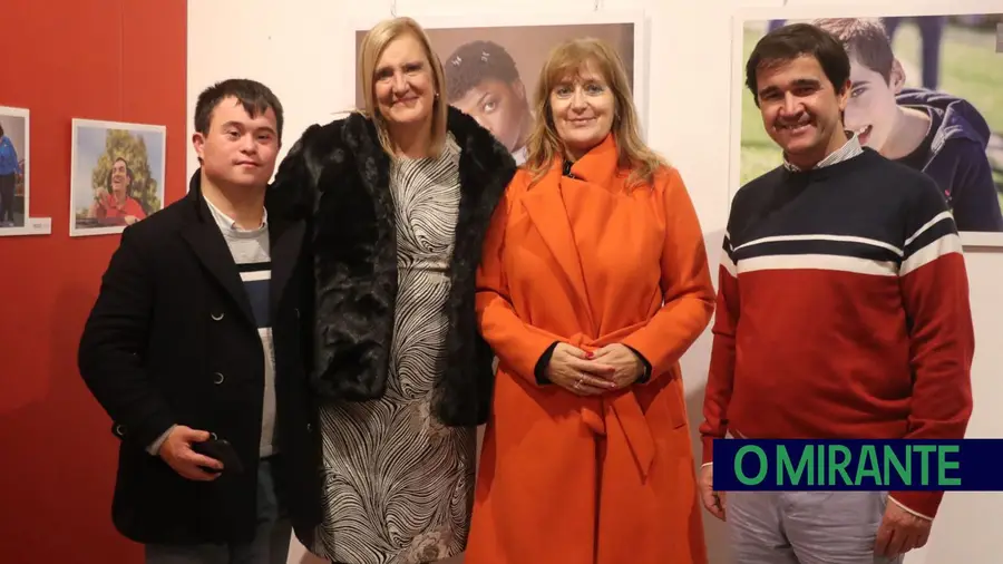 “Sorrisos, Olhares e Afectos” é uma exposição que faz a diferença em Fátima “Sorrisos, Olhares e Afectos” é uma exposição que faz a diferença em Fátima