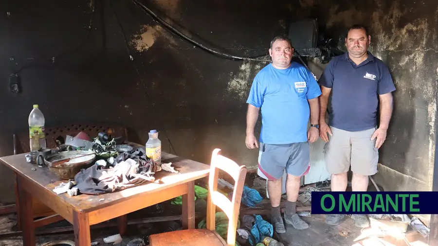 Apoio financeiro garantido para família que perdeu casa no fogo de Freixianda Apoio financeiro garantido para família que perdeu casa no fogo de Freixianda