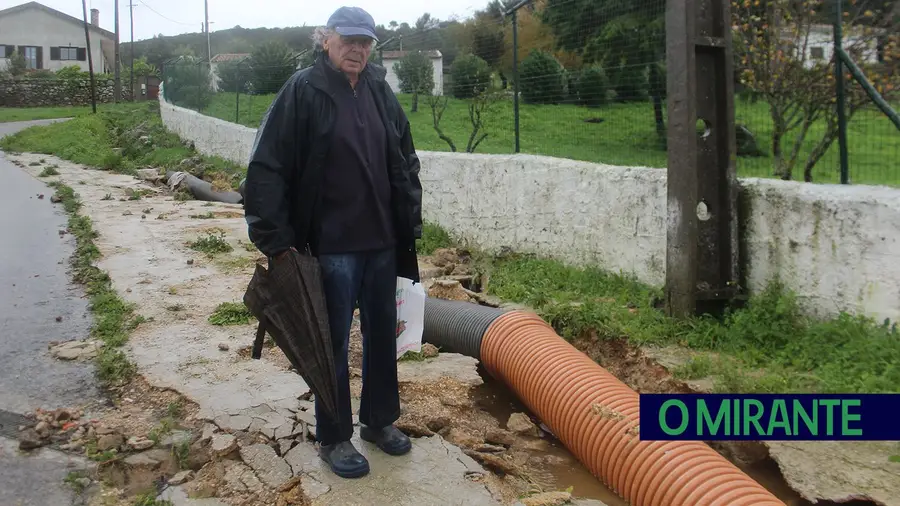 Moradores da Calhandriz temem inundações devido a drenagem deficiente Moradores da Calhandriz temem inundações devido a drenagem deficiente