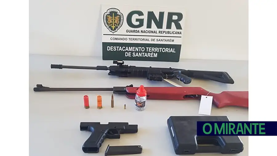 GNR apreende armas e munições em Almeirim GNR apreende armas e munições em Almeirim