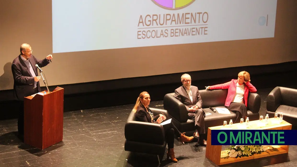 Cine-teatro de Benavente foi palco para professores saberem mais sobre comunicação