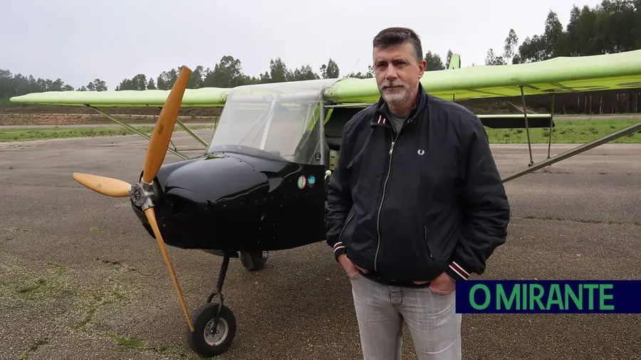 Montou um ultraleve às peças em casa e criou escola de pilotos de referência na região Montou um ultraleve às peças em casa e criou escola de pilotos de referência na região