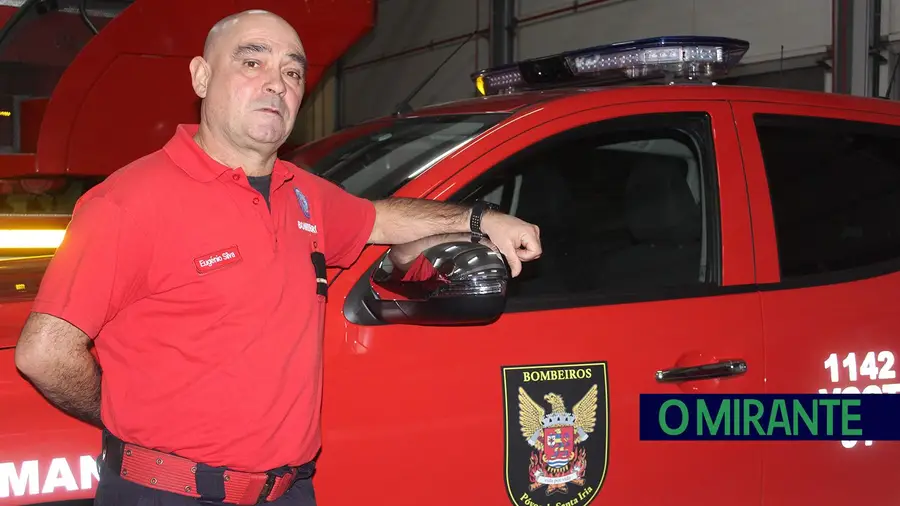 Eugénio Silva nasceu numa ambulância e é sub-chefe dos bombeiros da Póvoa Eugénio Silva nasceu numa ambulância e é sub-chefe dos bombeiros da Póvoa