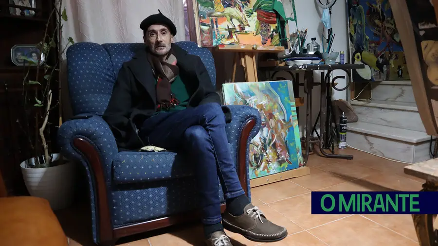Carlos Saramago luta contra o cancro à procura de pintar a obra da sua vida