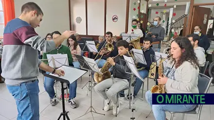 Grupo de Amigos de Avós e Netos visitado por músicos Grupo de Amigos de Avós e Netos visitado por músicos