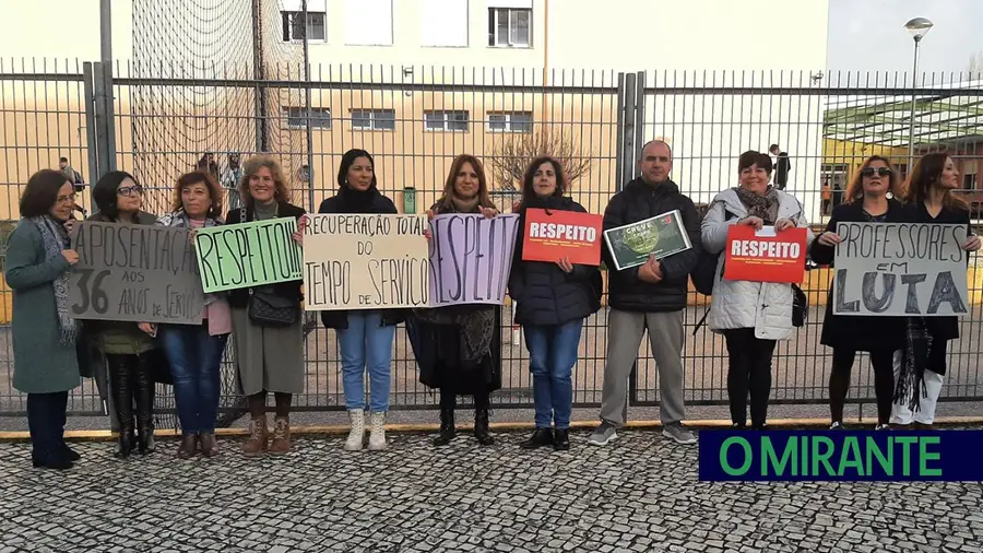 Professores de Rio Maior manifestaram-se por melhores condições de trabalho Professores de Rio Maior manifestaram-se por melhores condições de trabalho