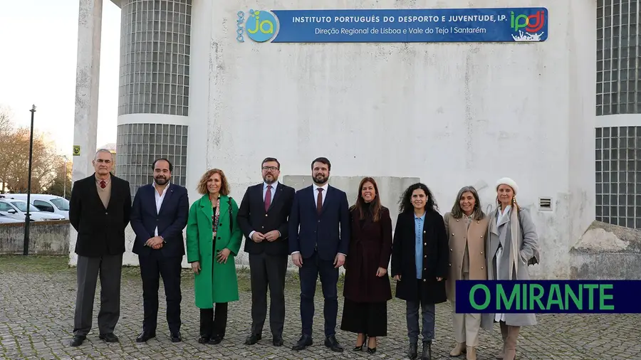 Governante constatou no local a necessidade de obras no IPDJ de Santarém Governante constatou no local a necessidade de obras no IPDJ de Santarém
