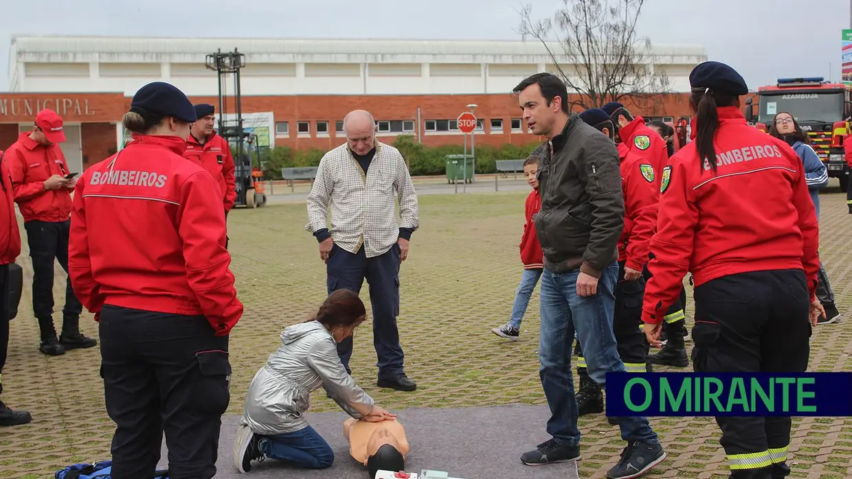 Azambujenses aprendem primeiros socorros em dia de aniversário dos bombeiros