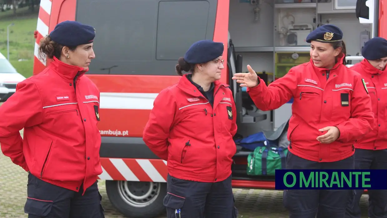 Azambujenses aprendem primeiros socorros em dia de aniversário dos bombeiros