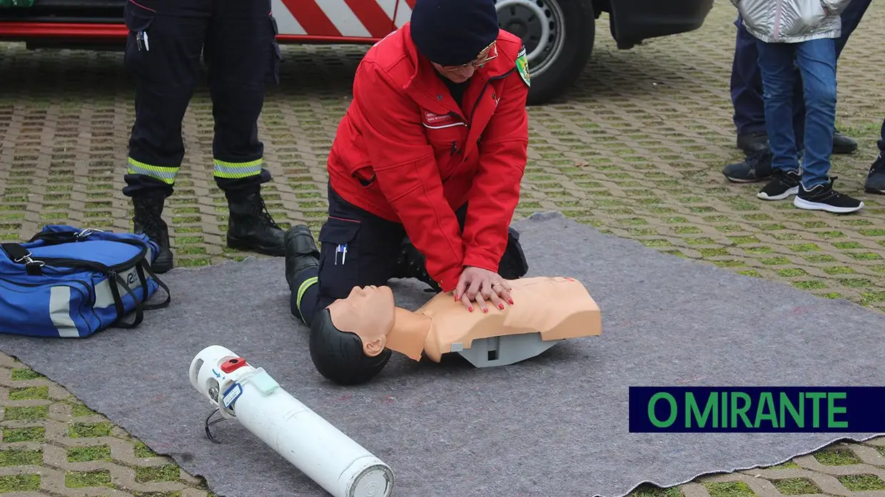 Azambujenses aprendem primeiros socorros em dia de aniversário dos bombeiros