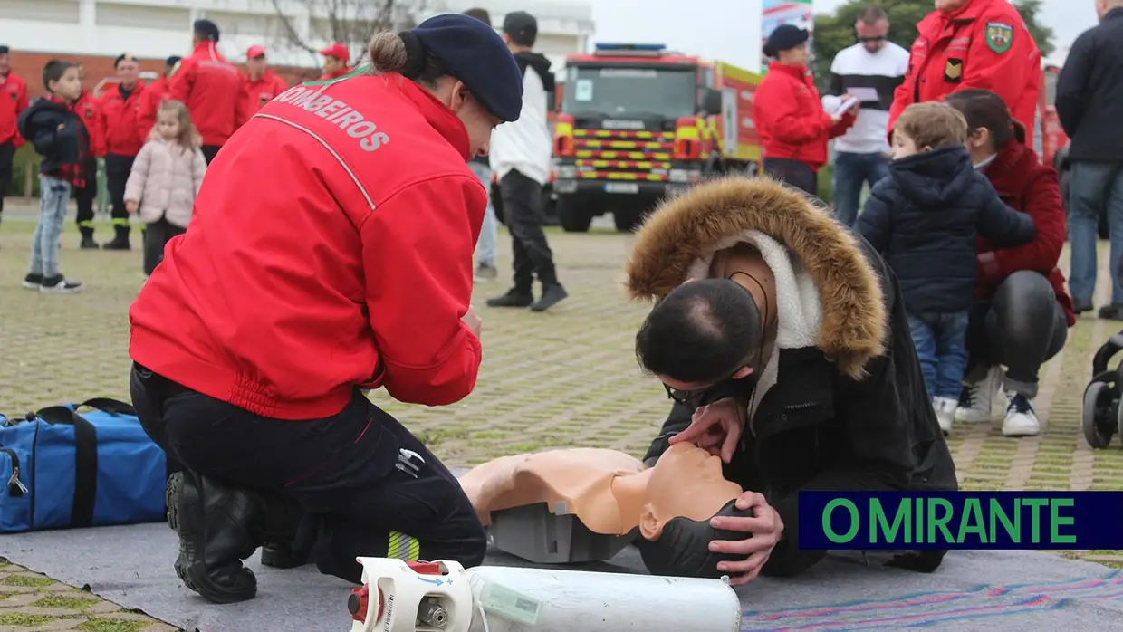 Azambujenses aprendem primeiros socorros em dia de aniversário dos bombeiros