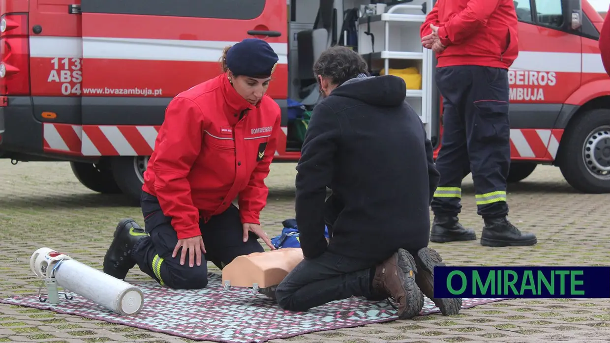 Azambujenses aprendem primeiros socorros em dia de aniversário dos bombeiros