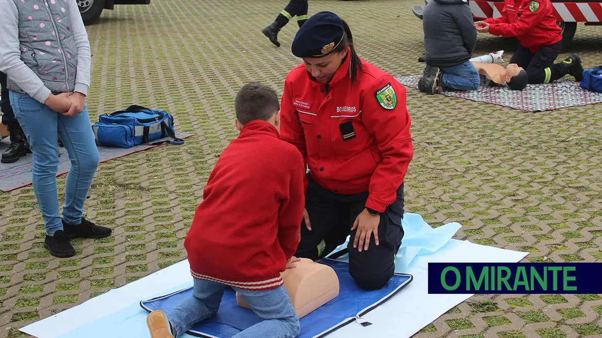 Azambujenses aprendem primeiros socorros em dia de aniversário dos bombeiros