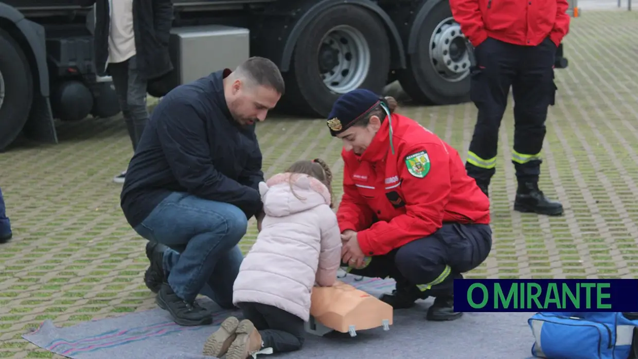 Azambujenses aprendem primeiros socorros em dia de aniversário dos bombeiros