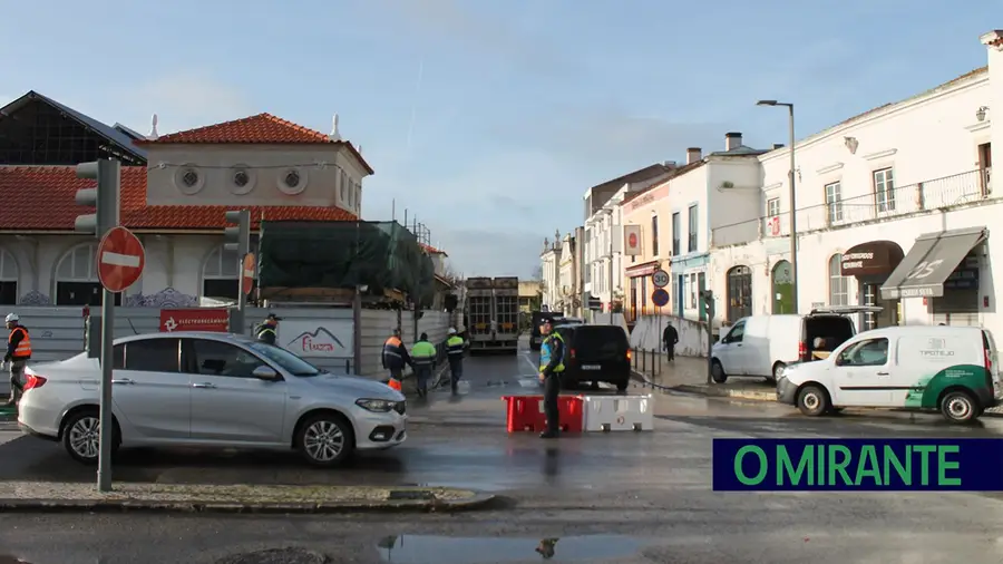 Pandemónio no trânsito em Santarém leva câmara a arranjar solução de emergência Pandemónio no trânsito em Santarém leva câmara a arranjar solução de emergência