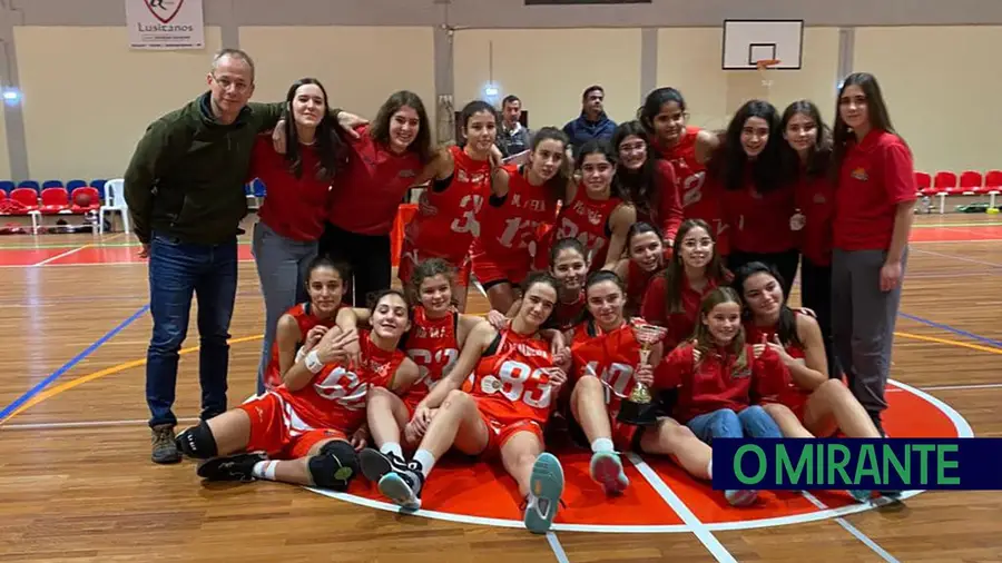 Santarém e Chamusca campeões distritais de basquetebol em sub-16 Santarém e Chamusca campeões distritais de basquetebol em sub-16