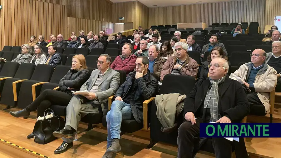 Presidentes de junta queixam-se de faltas de apoio em Fórum das Freguesias Presidentes de junta queixam-se de faltas de apoio em Fórum das Freguesias