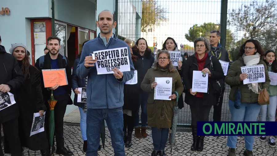 Professores em protesto deixam milhares sem aulas