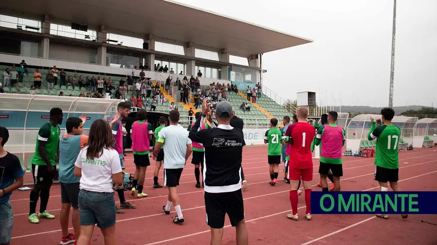 Sindicato dos Jogadores questiona SAD do Rio Maior sobre salários em atraso Sindicato dos Jogadores questiona SAD do Rio Maior sobre salários em atraso