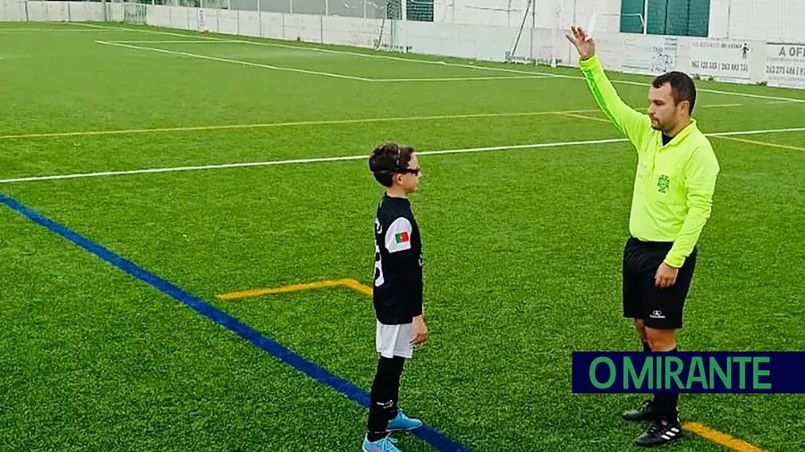 Jovem jogador do Aveiras de Cima dá exemplo de desportivismo Jovem jogador do Aveiras de Cima dá exemplo de desportivismo