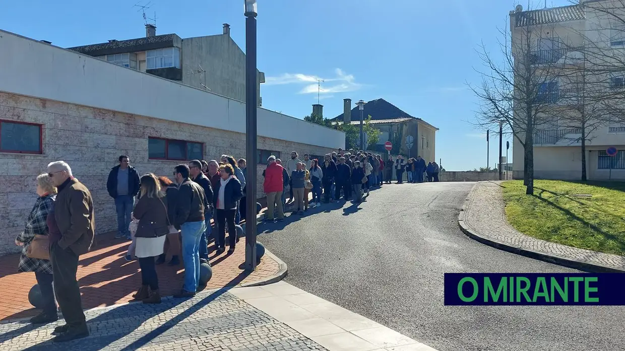 Fez-se fila para as Sopas da Nossa Terra em Ferreira do Zêzere