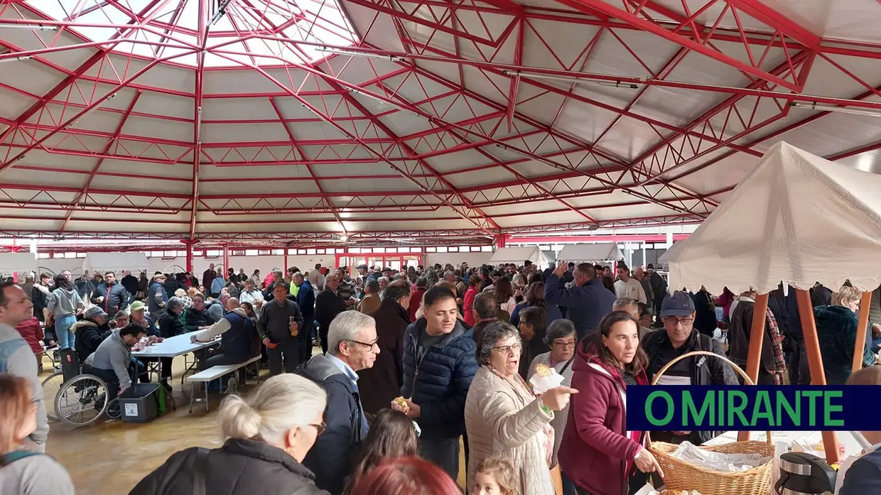 Fez-se fila para as Sopas da Nossa Terra em Ferreira do Zêzere