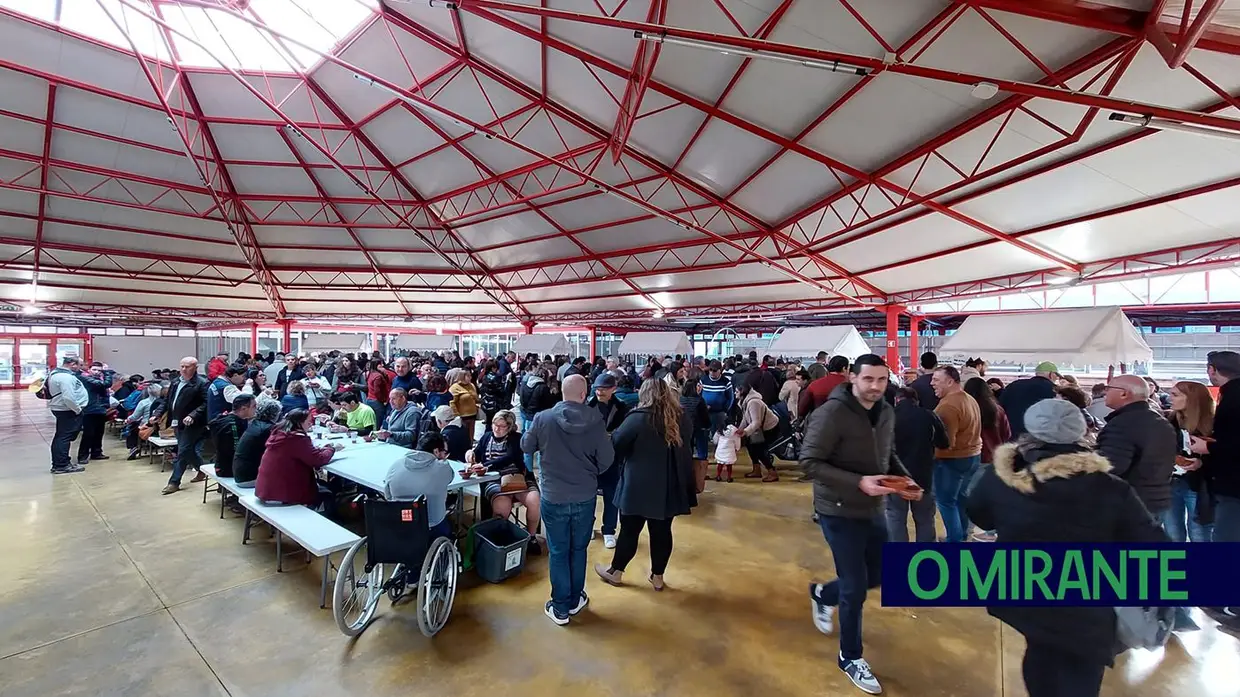 Fez-se fila para as Sopas da Nossa Terra em Ferreira do Zêzere