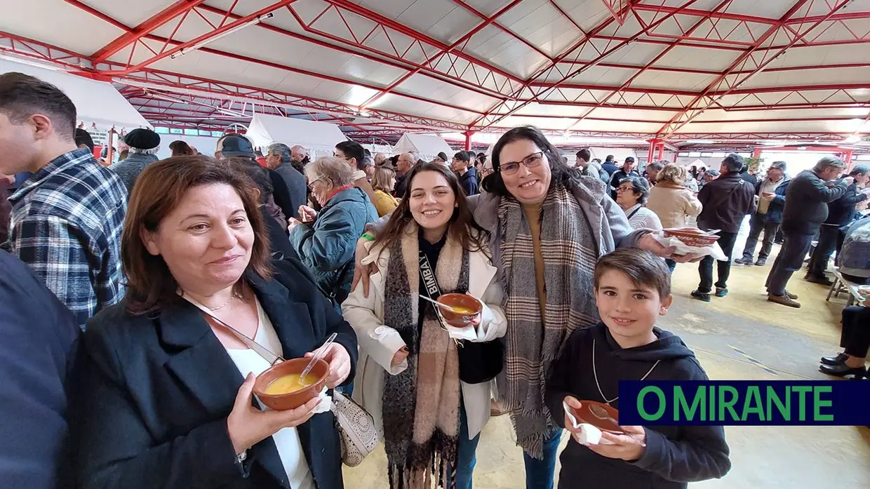 Fez-se fila para as Sopas da Nossa Terra em Ferreira do Zêzere