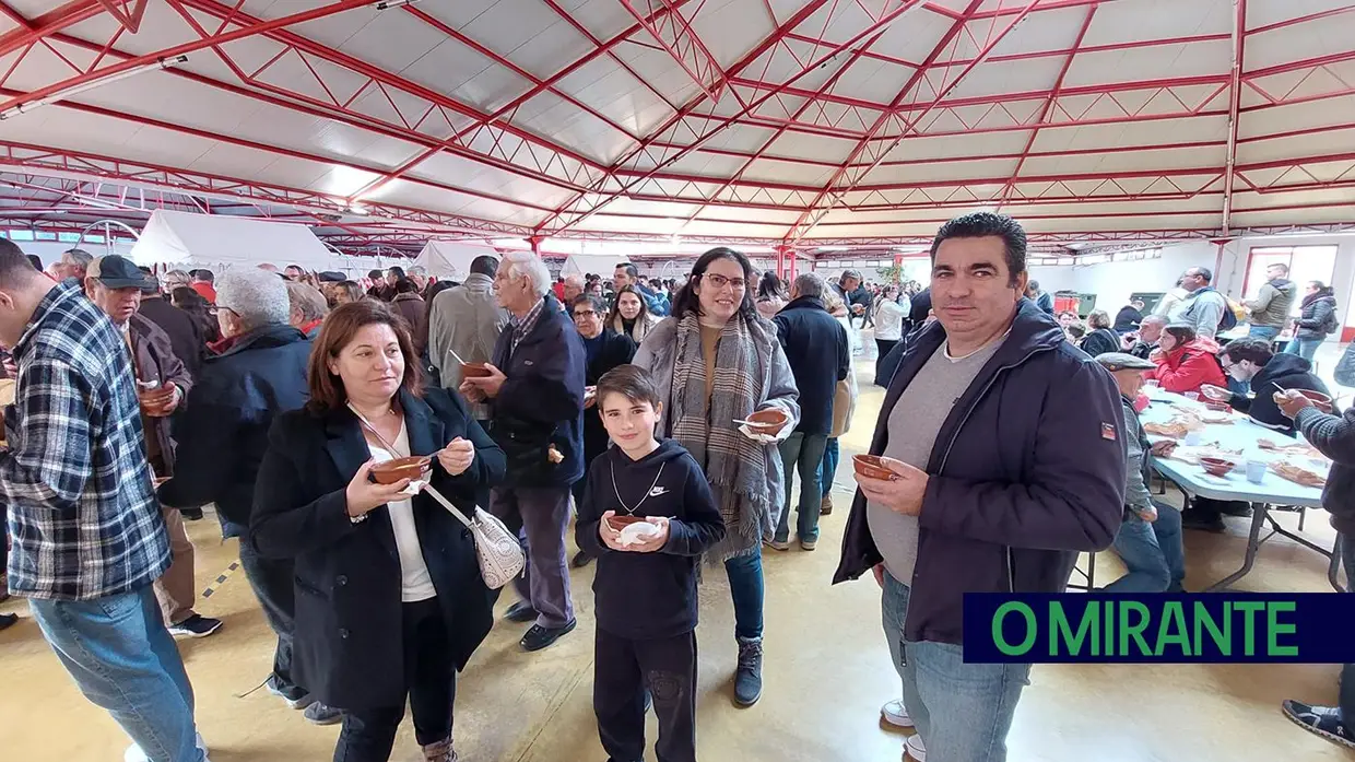Fez-se fila para as Sopas da Nossa Terra em Ferreira do Zêzere