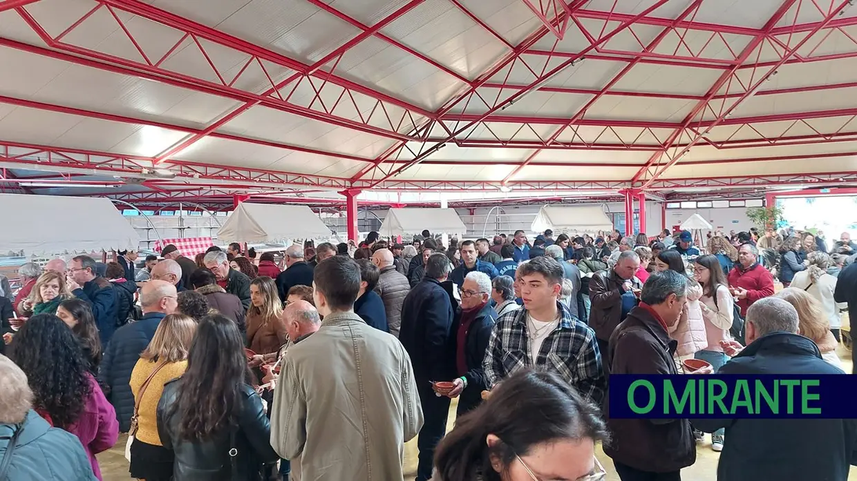 Fez-se fila para as Sopas da Nossa Terra em Ferreira do Zêzere