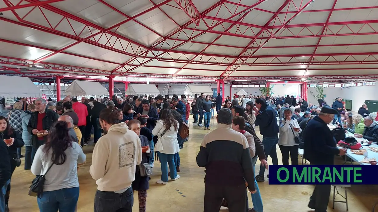 Fez-se fila para as Sopas da Nossa Terra em Ferreira do Zêzere