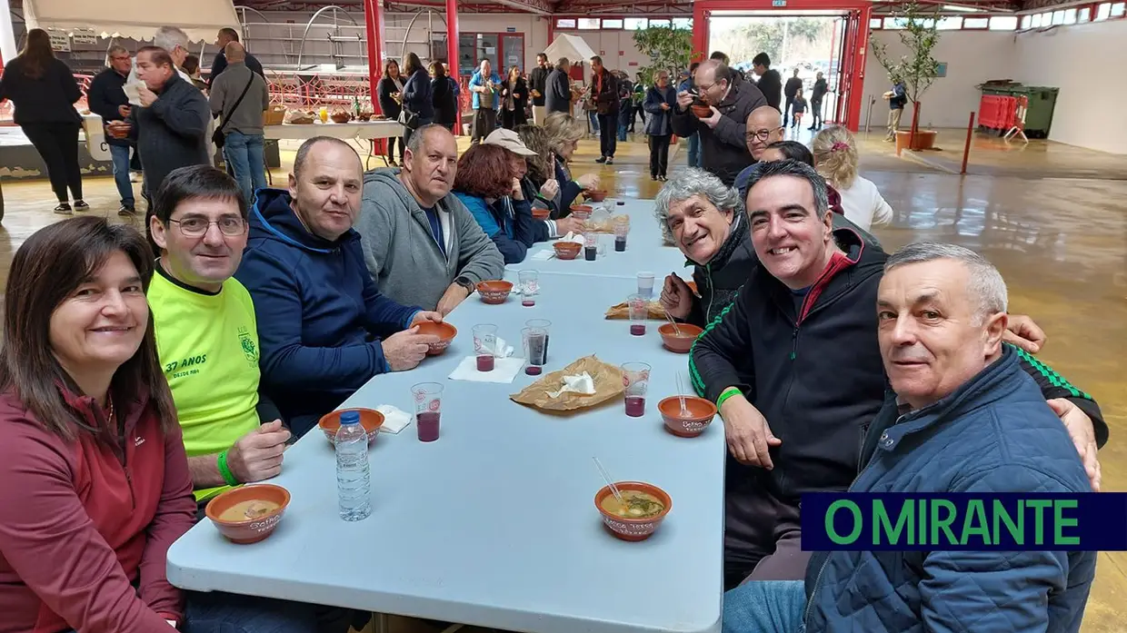 Fez-se fila para as Sopas da Nossa Terra em Ferreira do Zêzere