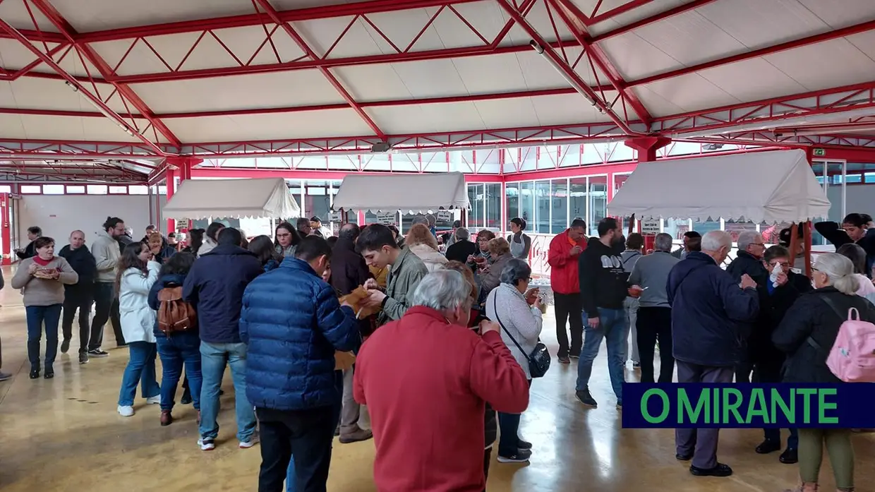 Fez-se fila para as Sopas da Nossa Terra em Ferreira do Zêzere