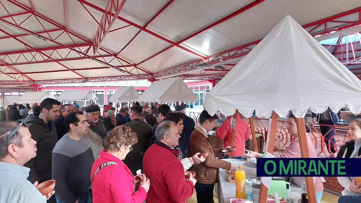 Fez-se fila para as Sopas da Nossa Terra em Ferreira do Zêzere
