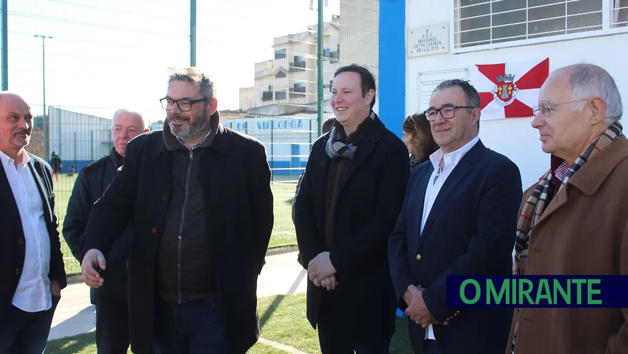 Emblema de Vialonga vence na inauguração do relvado