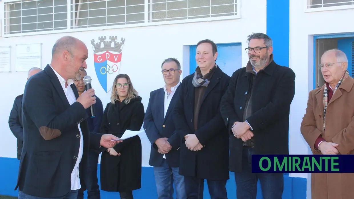 Emblema de Vialonga vence na inauguração do relvado