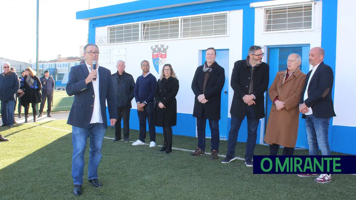 Emblema de Vialonga vence na inauguração do relvado