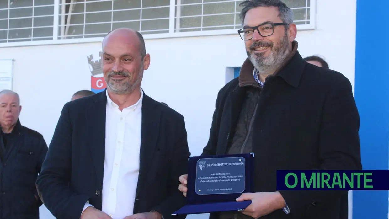 Emblema de Vialonga vence na inauguração do relvado