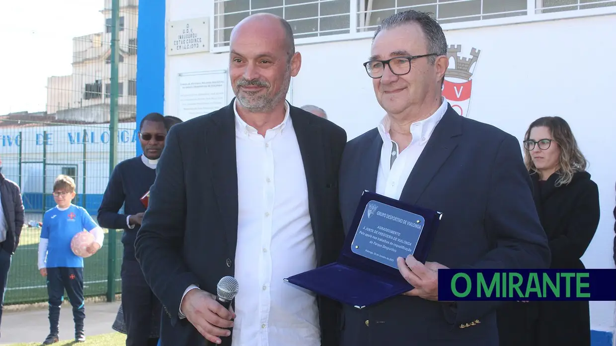 Emblema de Vialonga vence na inauguração do relvado