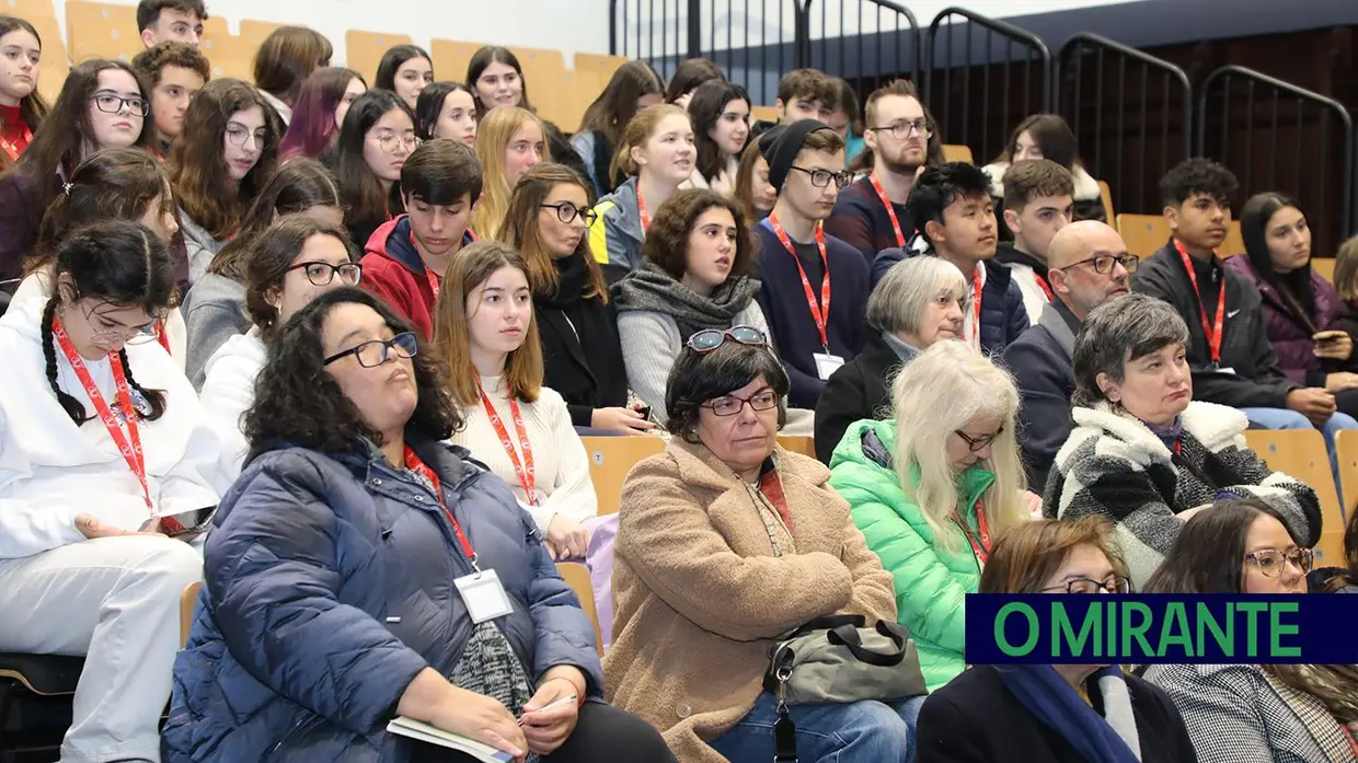Encontro Internacional de Jovens Cientistas em Santarém durante quatro dias