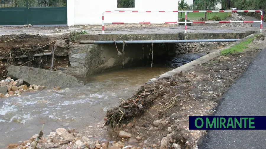 Intervenção de 2,7 milhões na ribeira de Rio de Moinhos Intervenção de 2,7 milhões na ribeira de Rio de Moinhos