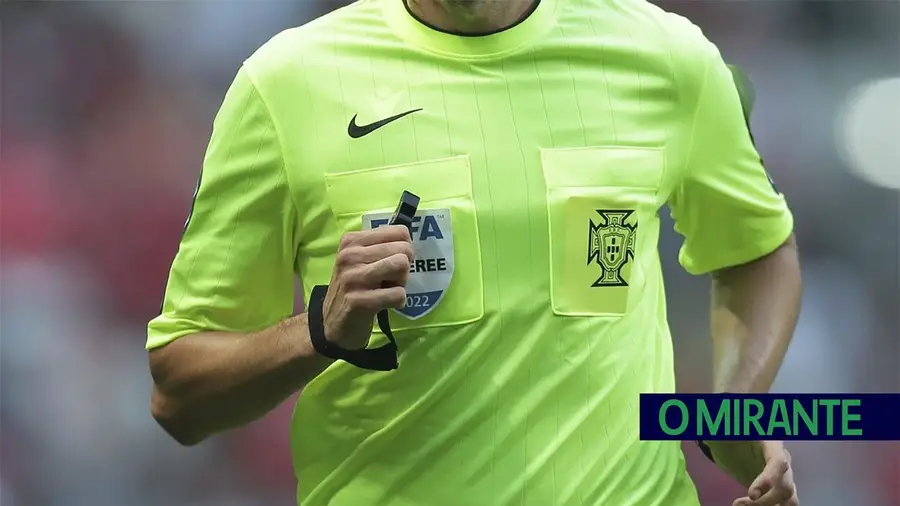 Redes sociais tramam vice da arbitragem em Santarém Redes sociais tramam vice da arbitragem em Santarém
