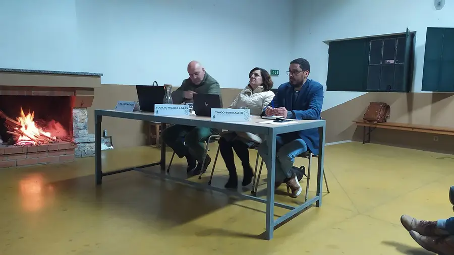 Mau estado dos parques infantis de Alcanena preocupa oposição Mau estado dos parques infantis de Alcanena preocupa oposição