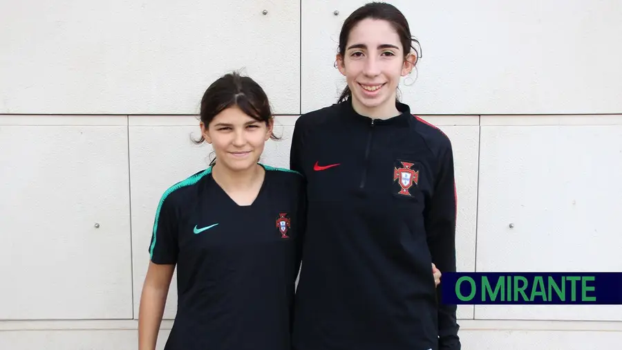 Duas jovens do Vitória de Santarém nos trabalhos da selecção sub-17 de futsal Duas jovens do Vitória de Santarém nos trabalhos da selecção sub-17 de futsal