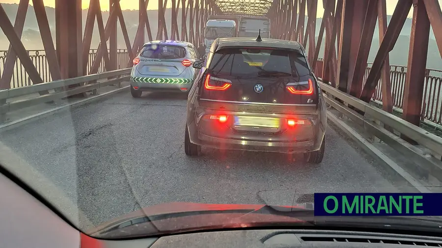 Condutores voltam a desesperar com trânsito na Ponte da Chamusca