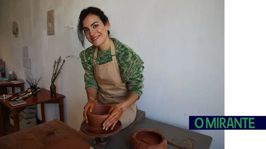 Carina Graça: a terapeuta que passou pela construção civil e é oleira em Tomar Carina Graça: a terapeuta que passou pela construção civil e é oleira em Tomar