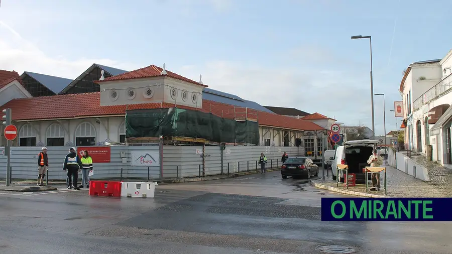 Trabalhos a mais nas obras do mercado de Santarém aumentam custo em 139 mil euros Trabalhos a mais nas obras do mercado de Santarém aumentam custo em 139 mil euros